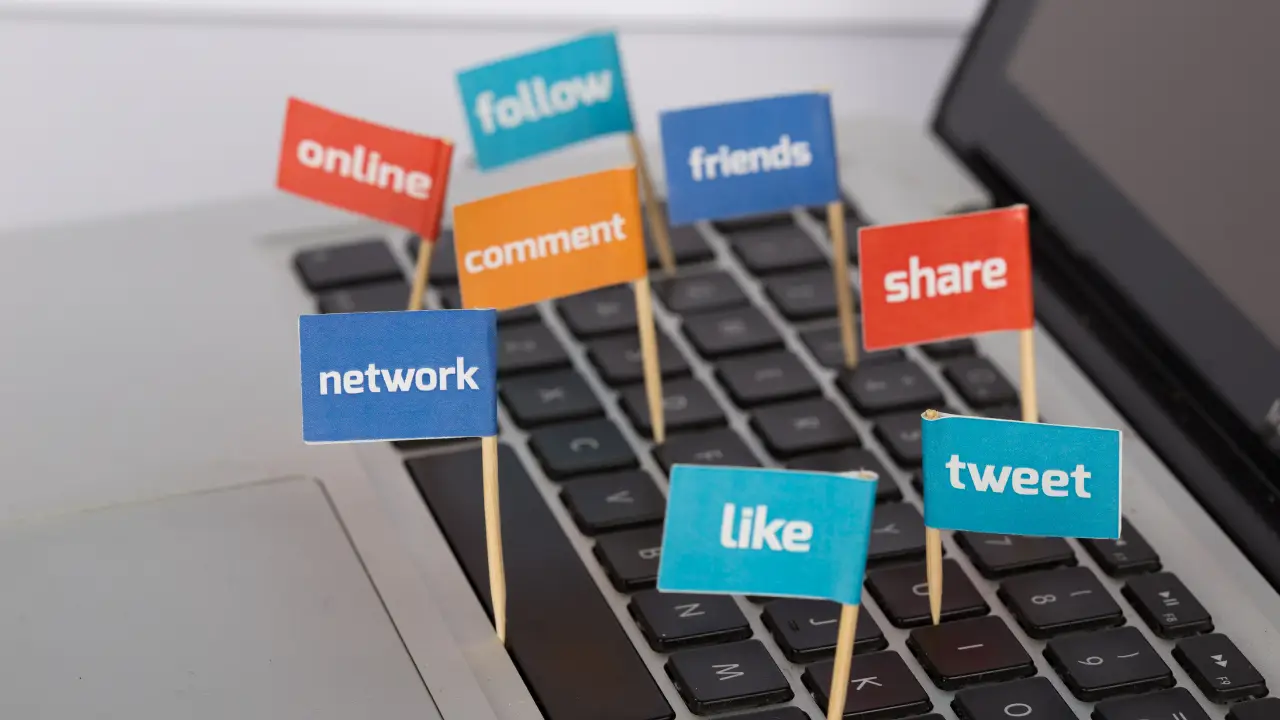 Animation showing all of the different ways to interact on social media.
